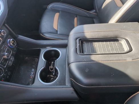 Used 2024 GMC Yukon XL AT4 w/ Technology Package image 19