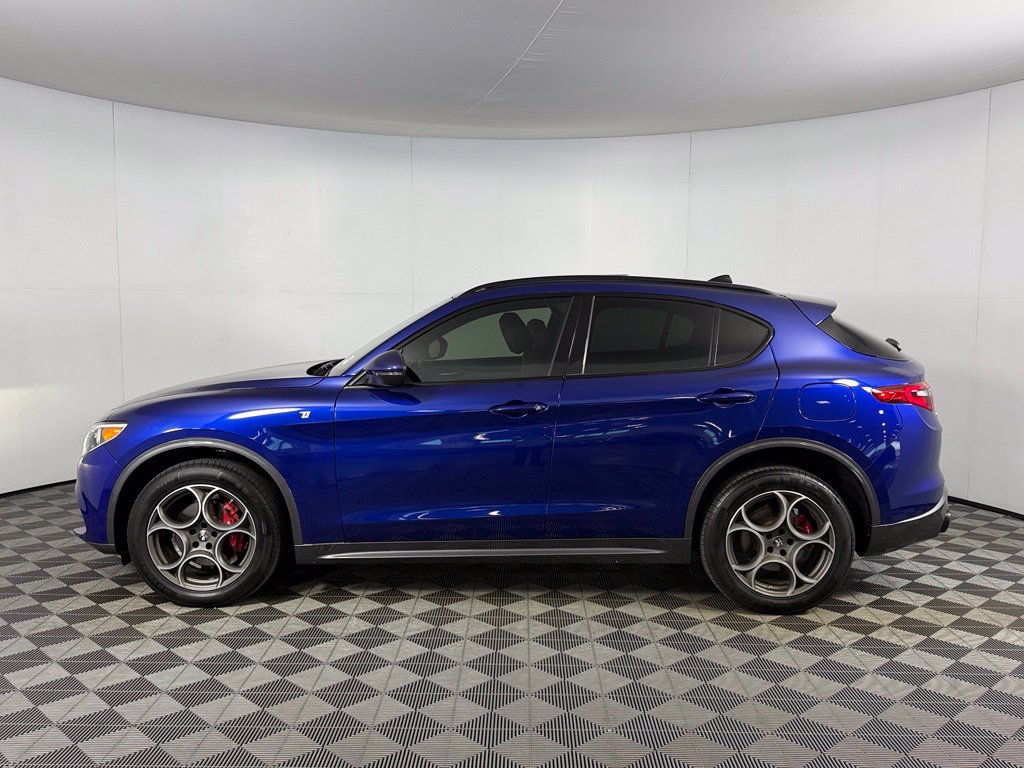 Used 2023 Alfa Romeo Stelvio Ti AWD/4WD image 5
