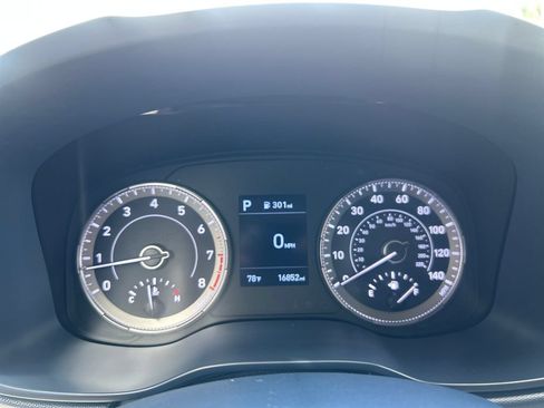 Used 2021 Hyundai Venue w/ Cargo Package FWD image 17