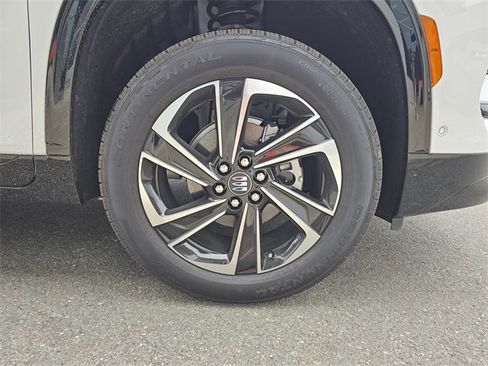 New 2025 Buick Enclave Sport Touring w/ Super Cruise Package image 9