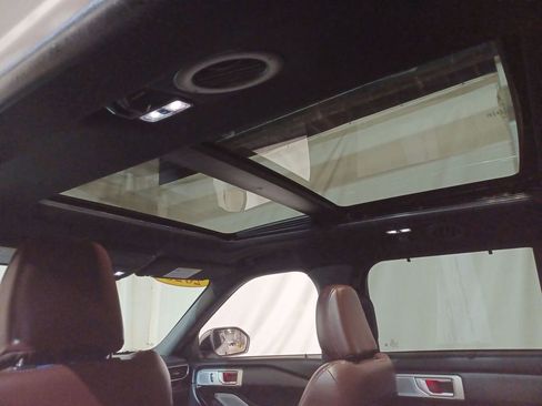 Used 2023 Ford Explorer Platinum w/ Technology Package image 16