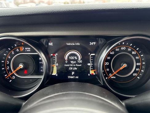 Used 2021 Jeep Gladiator Sport image 25