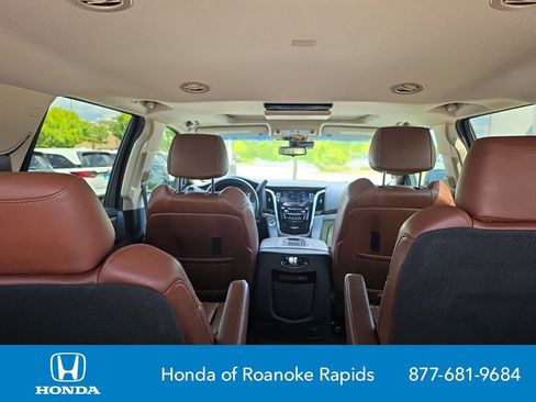Used 2019 Cadillac Escalade Luxury RWD image 15
