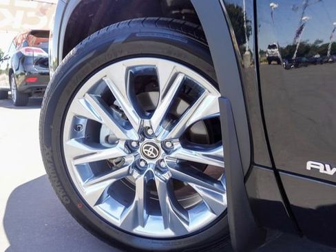 Certified 2024 Toyota Highlander Limited AWD/4WD image 11