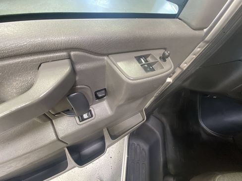 Used 2022 Chevrolet Express 2500 w/ Enhanced Convenience Package RWD image 31