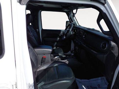 Used 2020 Jeep Wrangler Unlimited Sahara w/ LED Lighting Group AWD/4WD image 15