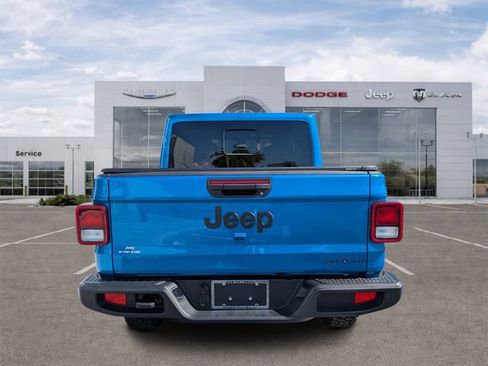Certified 2025 Jeep Gladiator Sport AWD/4WD image 4