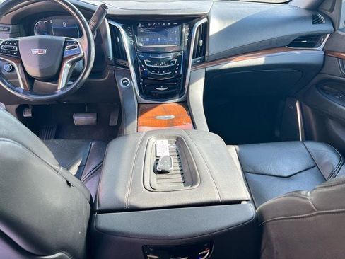 Used 2020 Cadillac Escalade Luxury AWD/4WD image 10