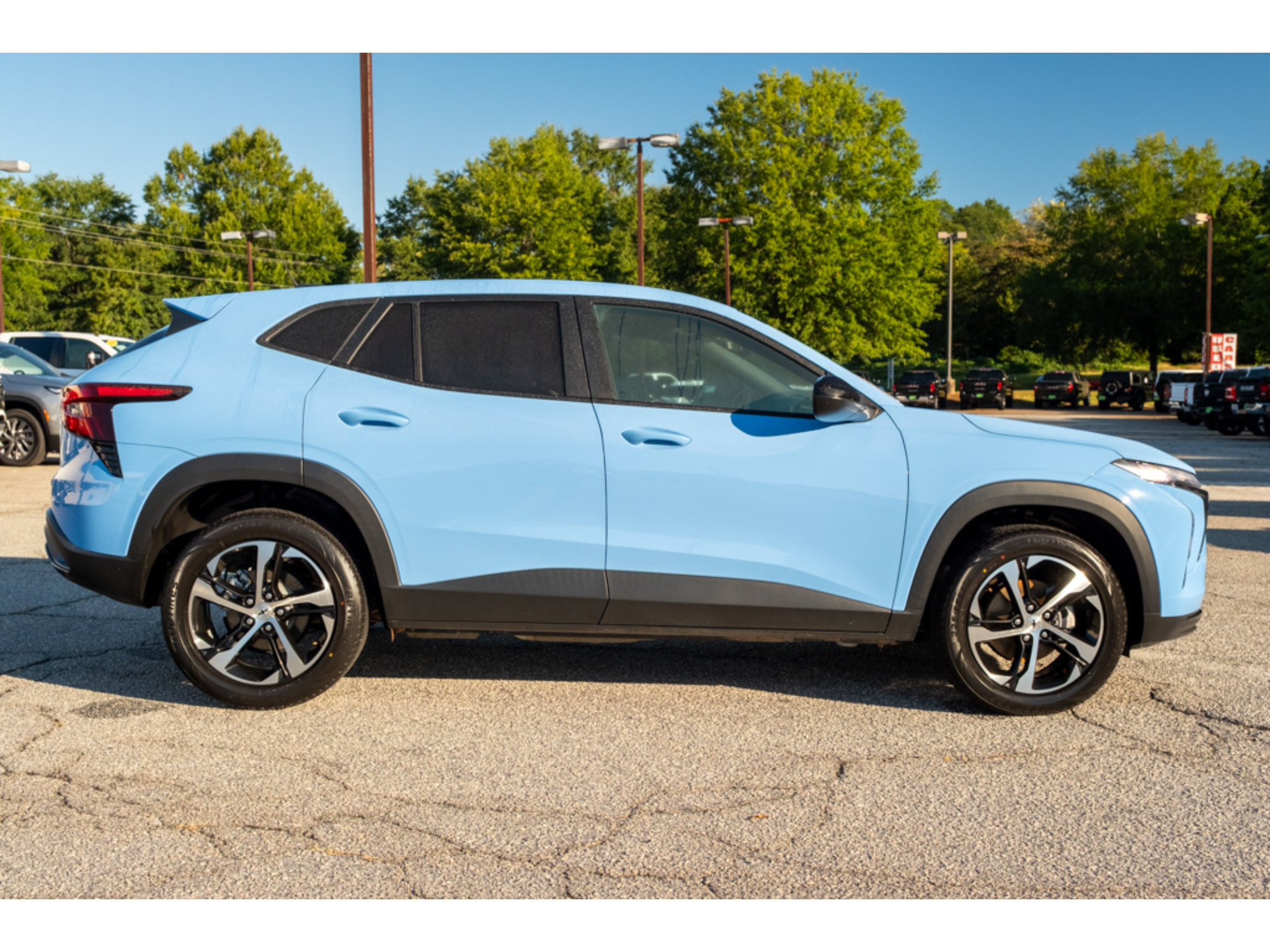 Used 2024 Chevrolet Trax RS w/ Sunroof Package FWD image 9