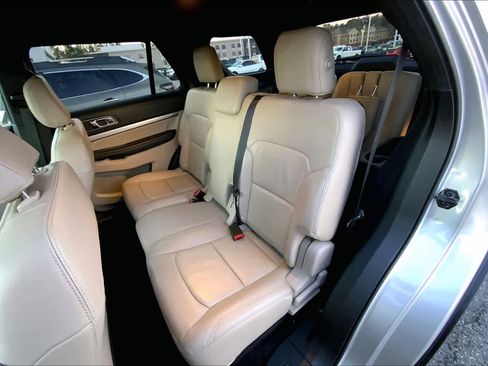 Used 2018 Ford Explorer XLT w/ Equipment Group 202A image 20