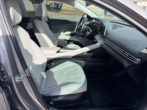 Used 2023 Hyundai Elantra Limited w/ Cargo Package image 19