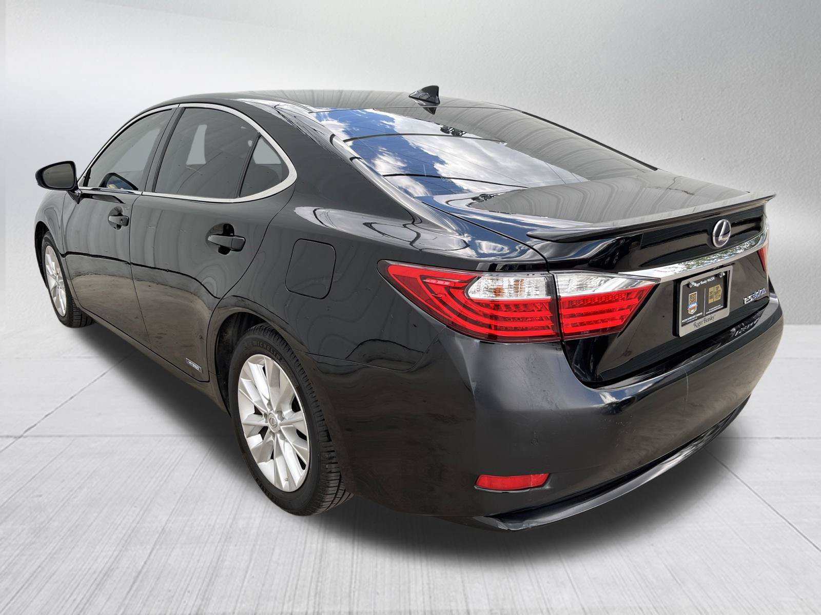 Used 2015 Lexus ES 300h w/ Navigation System Package FWD image 6