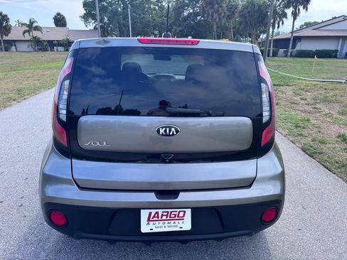 Used 2018 Kia Soul w/ Convenience Package FWD image 8