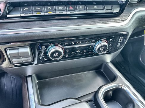 New 2026 GMC Sierra 1500 SLT image 27