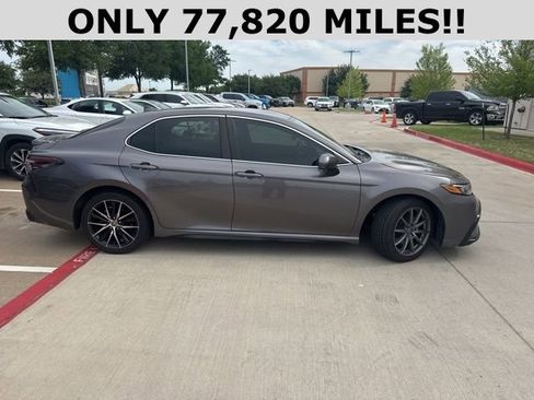 Used 2021 Toyota Camry SE image 2