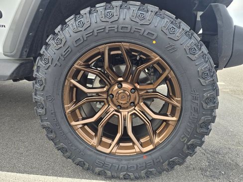 Used 2025 Jeep Wrangler Unlimited Sport AWD/4WD image 6