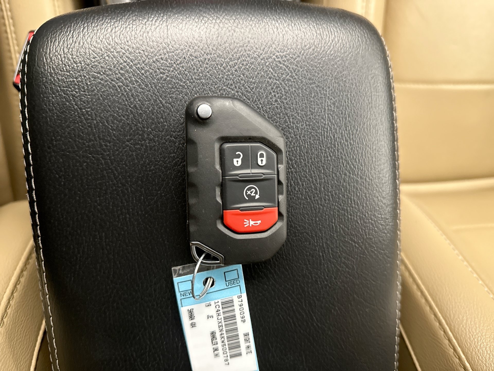 Used 2019 Jeep Wrangler Unlimited Sahara w/ Dual Top Group AWD/4WD image 10