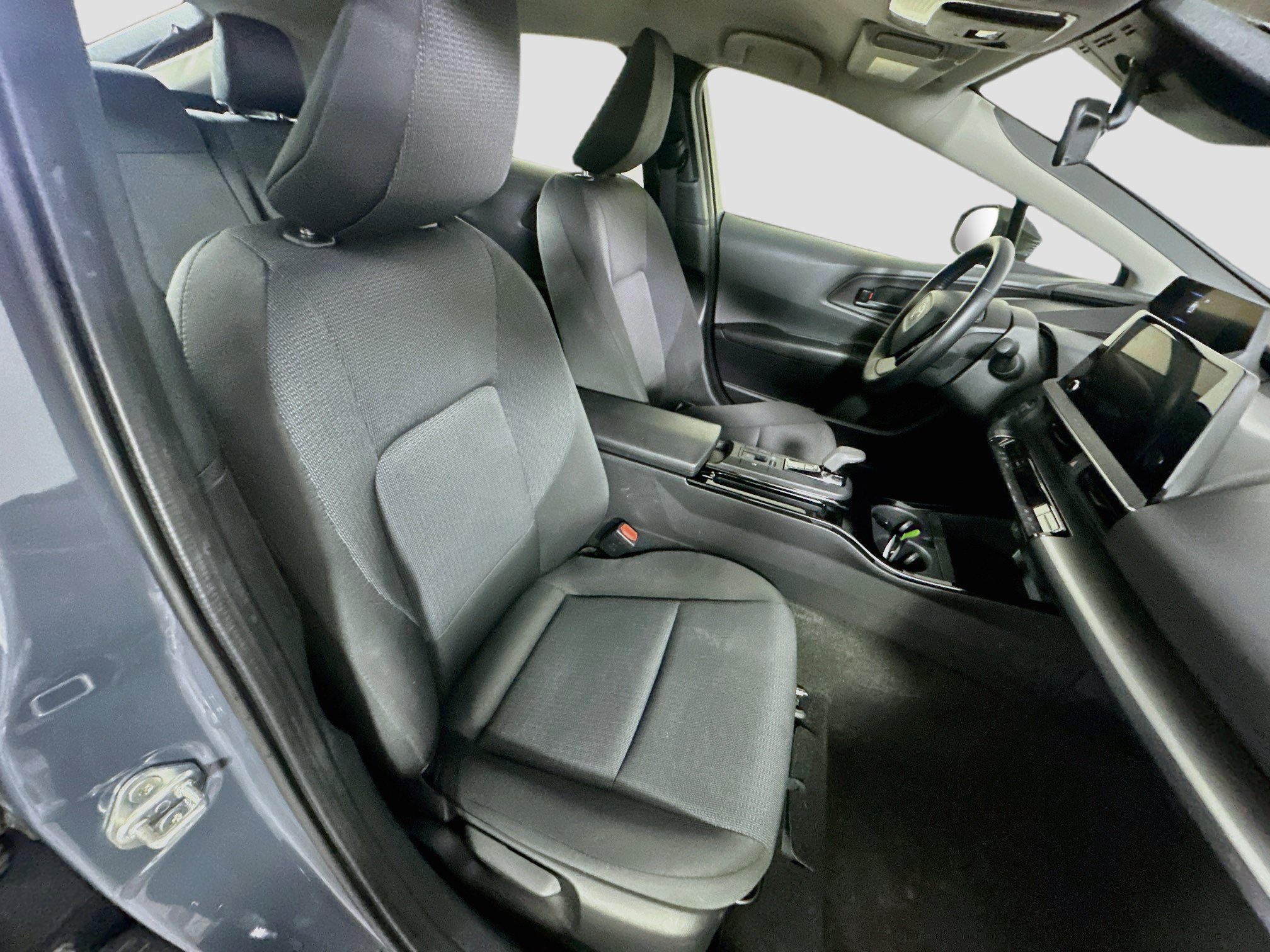 Used 2025 Toyota Prius LE FWD image 30