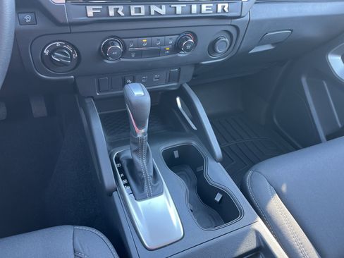 Used 2025 Nissan Frontier SV image 10