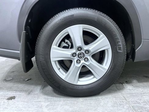 Used 2024 Toyota Highlander LE image 24