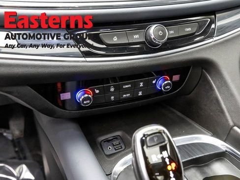 Used 2020 Buick Enclave Essence image 21