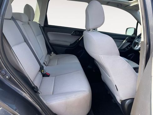 Used 2017 Subaru Forester 2.5i Premium image 18
