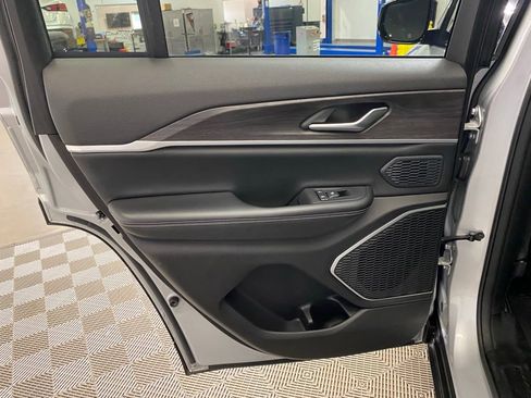 Used 2023 Jeep Grand Cherokee 4WD 4xe image 33