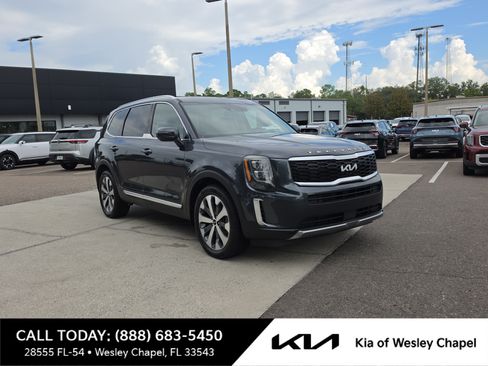 Used 2022 Kia Telluride EX w/ EX Premium Package FWD image 1