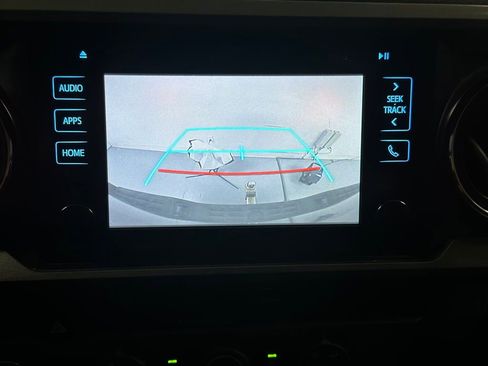 Used 2017 Toyota Tacoma TRD Sport w/ Tow Package (A/T) image 5