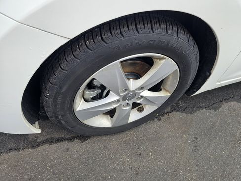 Used 2013 Hyundai Elantra GLS image 15