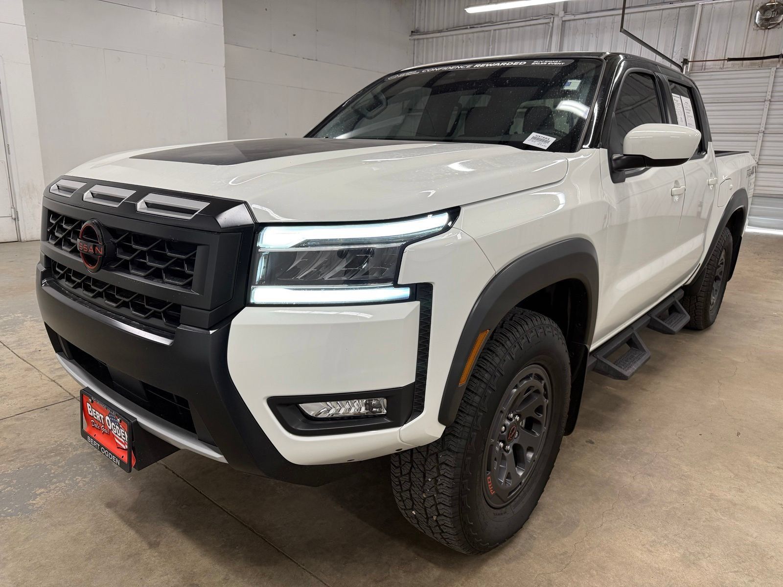 Used 2025 Nissan Frontier PRO-4X w/ Tow Package AWD/4WD image 3