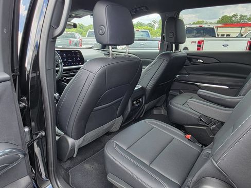 Used 2026 Chevrolet Traverse LT AWD/4WD image 14