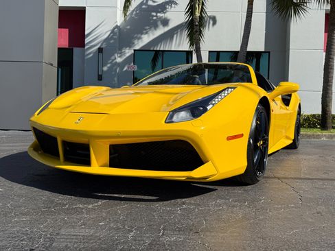Used 2018 Ferrari 488 Spider image 13