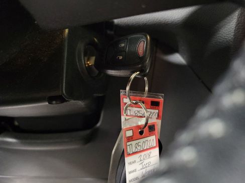 Used 2018 Jeep Wrangler Rubicon w/ Power Convenience Group image 17