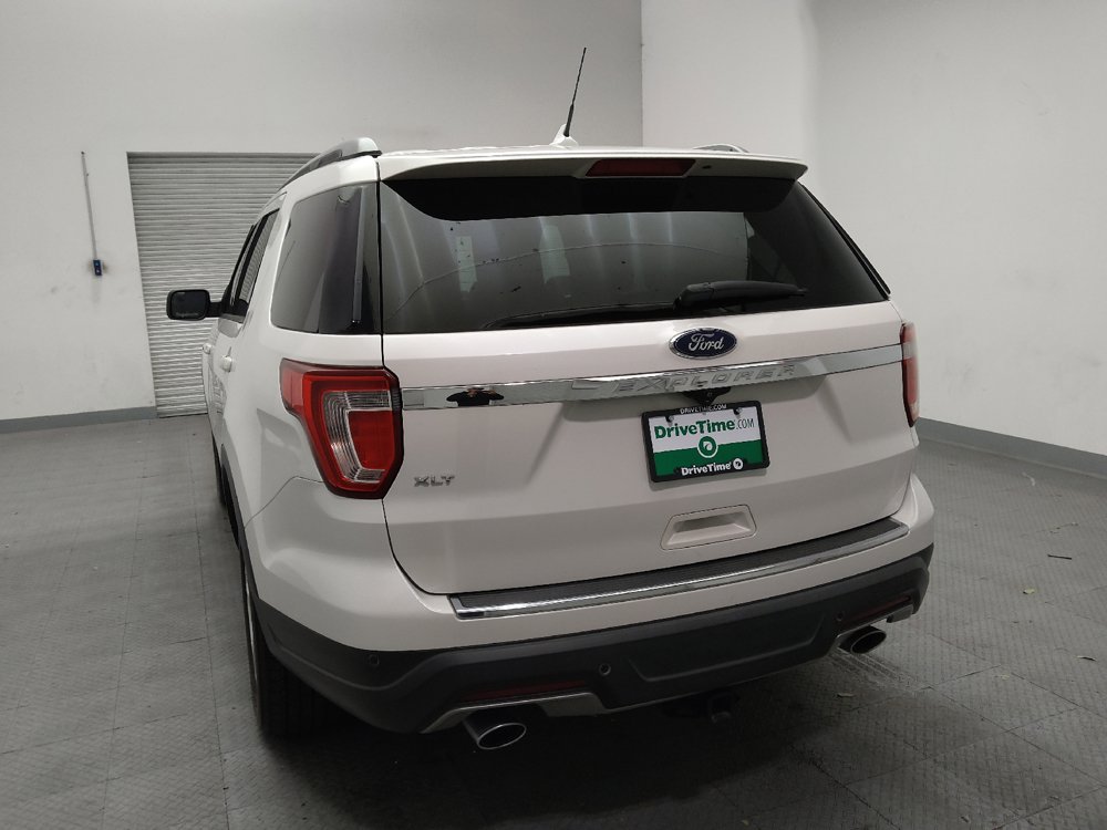 Used 2018 Ford Explorer XLT w/ Equipment Group 202A FWD image 6