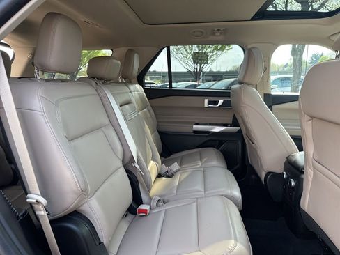 Used 2022 Ford Explorer XLT w/ Equipment Group 202A image 30