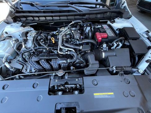 Used 2025 Nissan Altima 2.5 SV FWD image 33