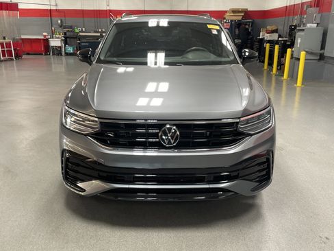 Used 2023 Volkswagen Tiguan SE R-Line FWD image 3