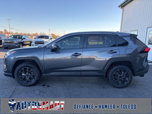 Used 2022 Toyota RAV4 LE image 2