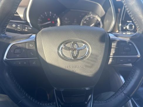 Used 2020 Toyota Highlander Platinum image 12