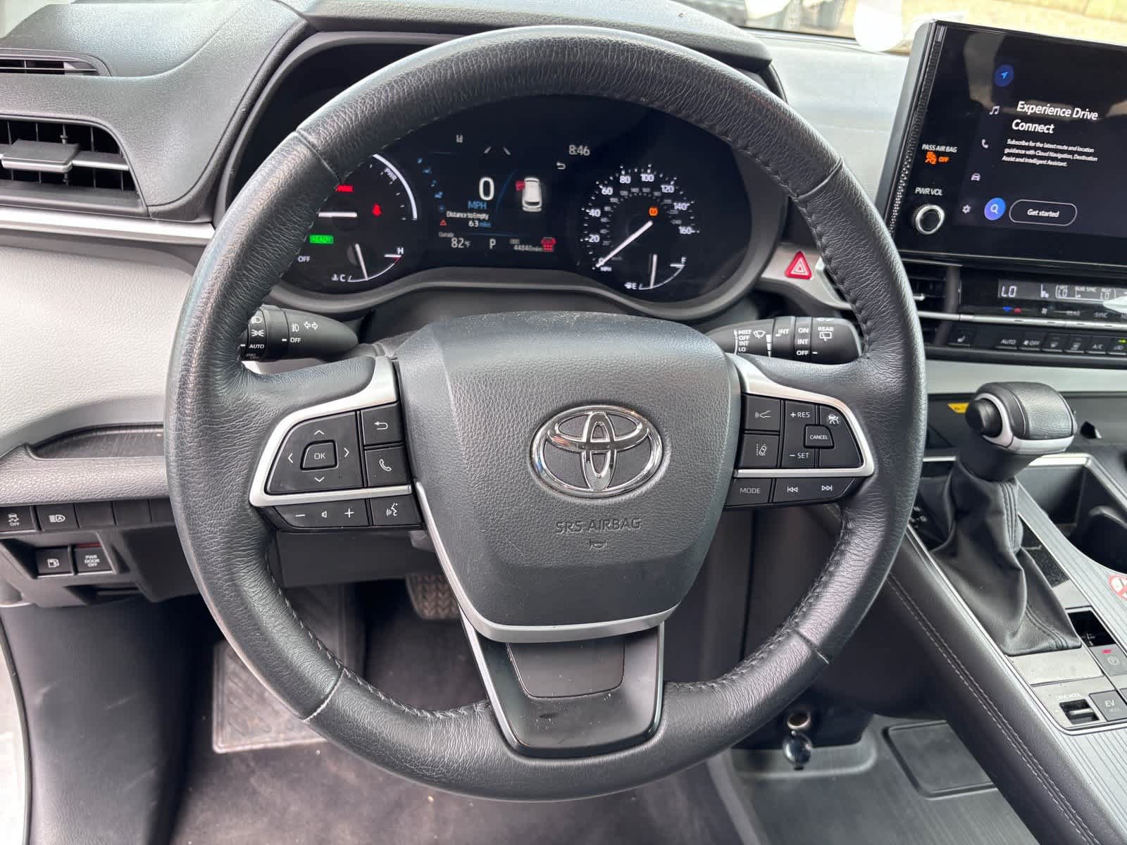 Used 2025 Toyota Sienna XLE FWD image 14