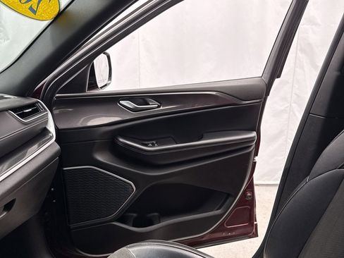 Used 2022 Jeep Grand Cherokee Altitude image 22