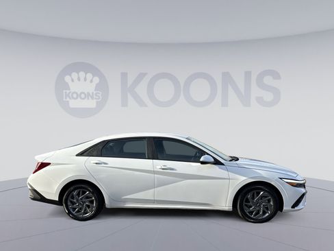 Certified 2024 Hyundai Elantra SEL FWD image 8
