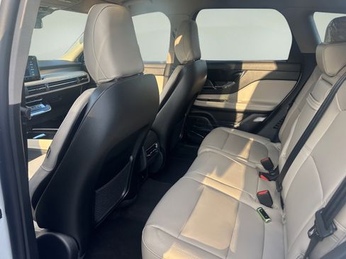 New 2026 Lincoln Corsair Premiere image 10