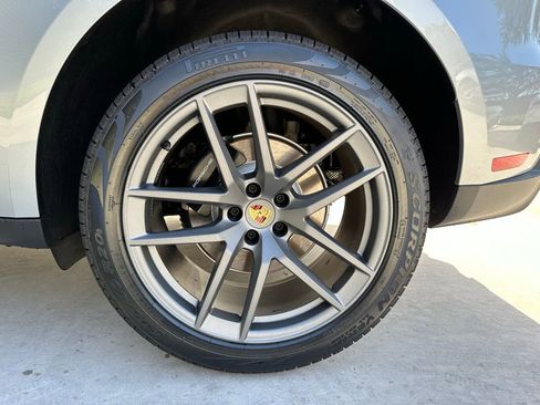 Certified 2025 Porsche Macan AWD/4WD image 40