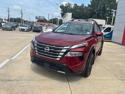 Used 2024 Nissan Rogue Platinum w/ Platinum Premium Package FWD image 3