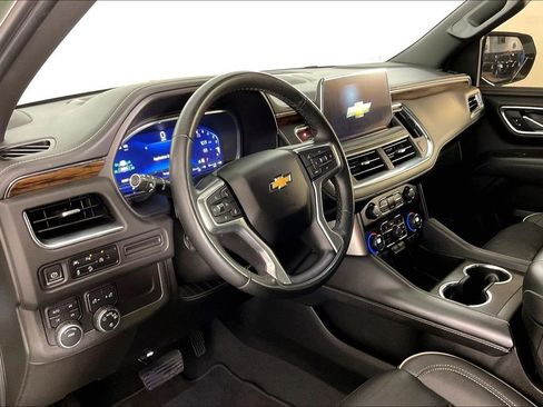 Used 2023 Chevrolet Suburban Premier AWD/4WD image 18