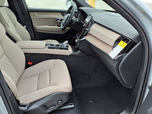 New 2026 Volvo XC90 B6 Plus w/ Protection Package Premier image 11