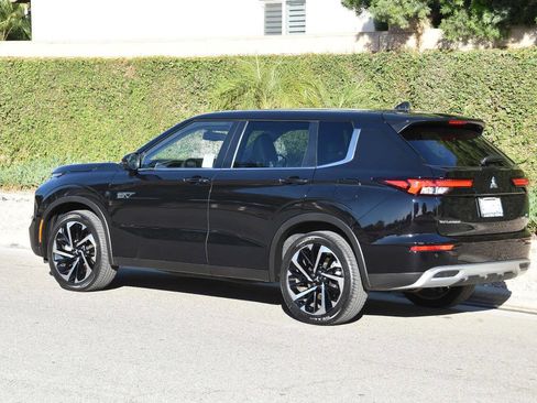 Used 2023 Mitsubishi Outlander SE image 34