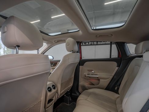 Used 2021 Mercedes-Benz GLA 250 4MATIC image 26